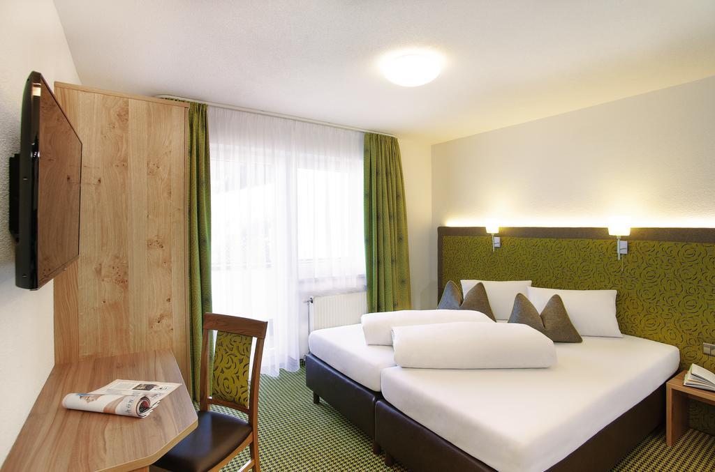 Hotel Garni Chasa Sulai Ишгъл Стая снимка