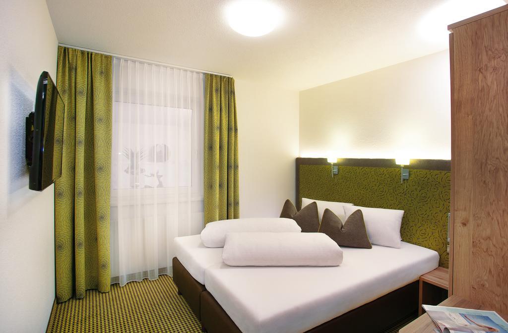 Hotel Garni Chasa Sulai Ишгъл Стая снимка